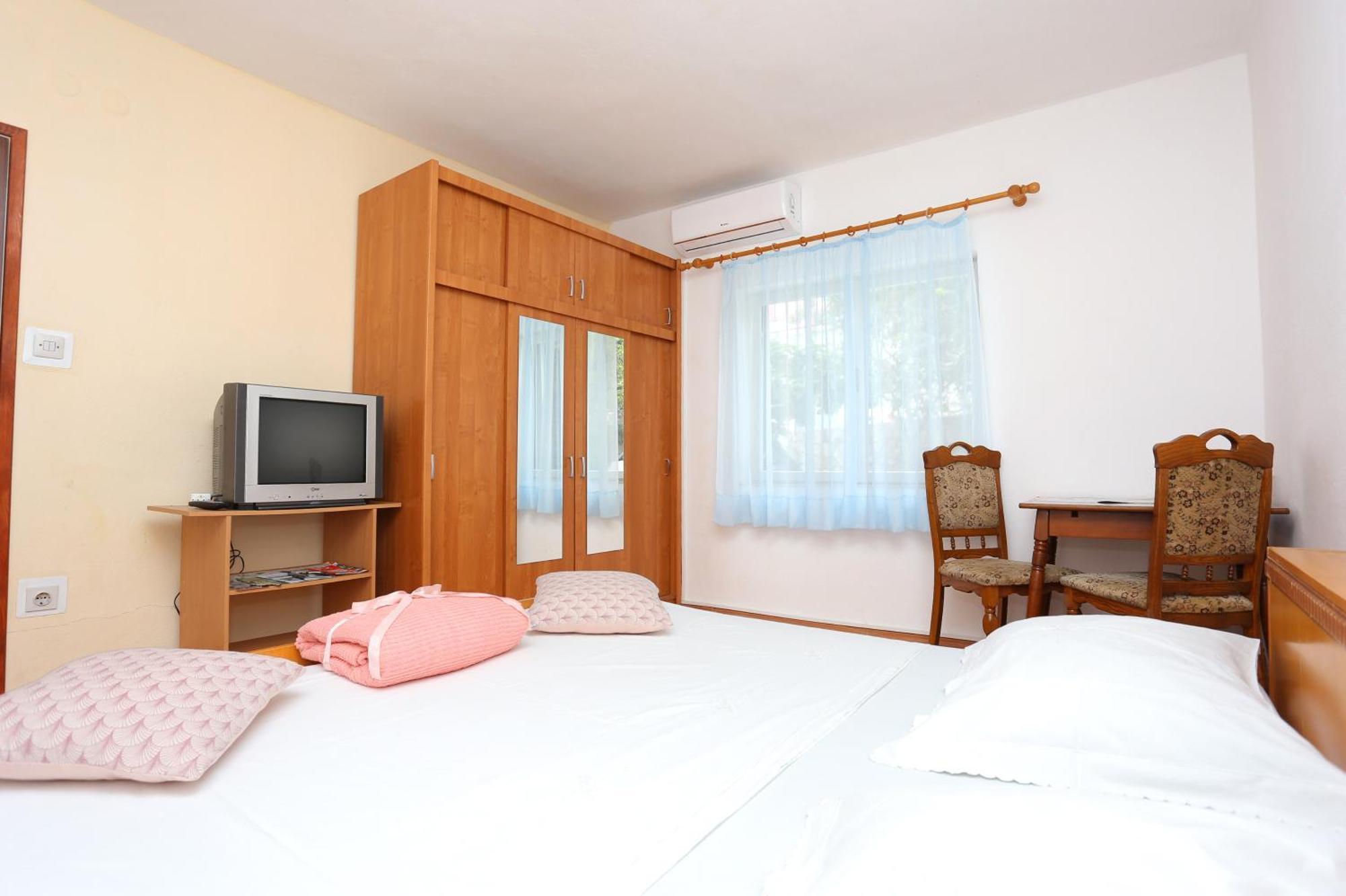 Rooms With A Parking Space Split - 17766 Pokój zdjęcie